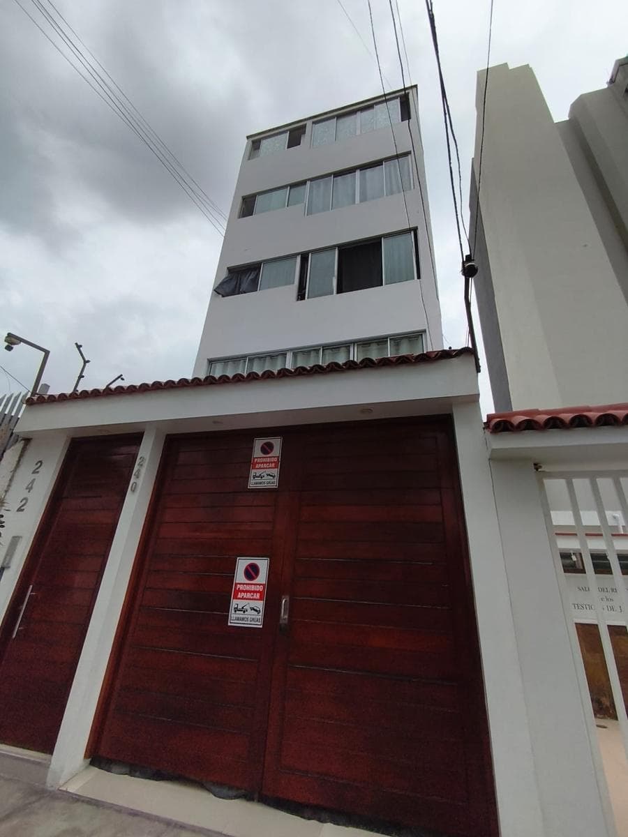 Departamento 1 Dormitorio en Alquiler – Miraflores, a 50 mts del Malecón - 2