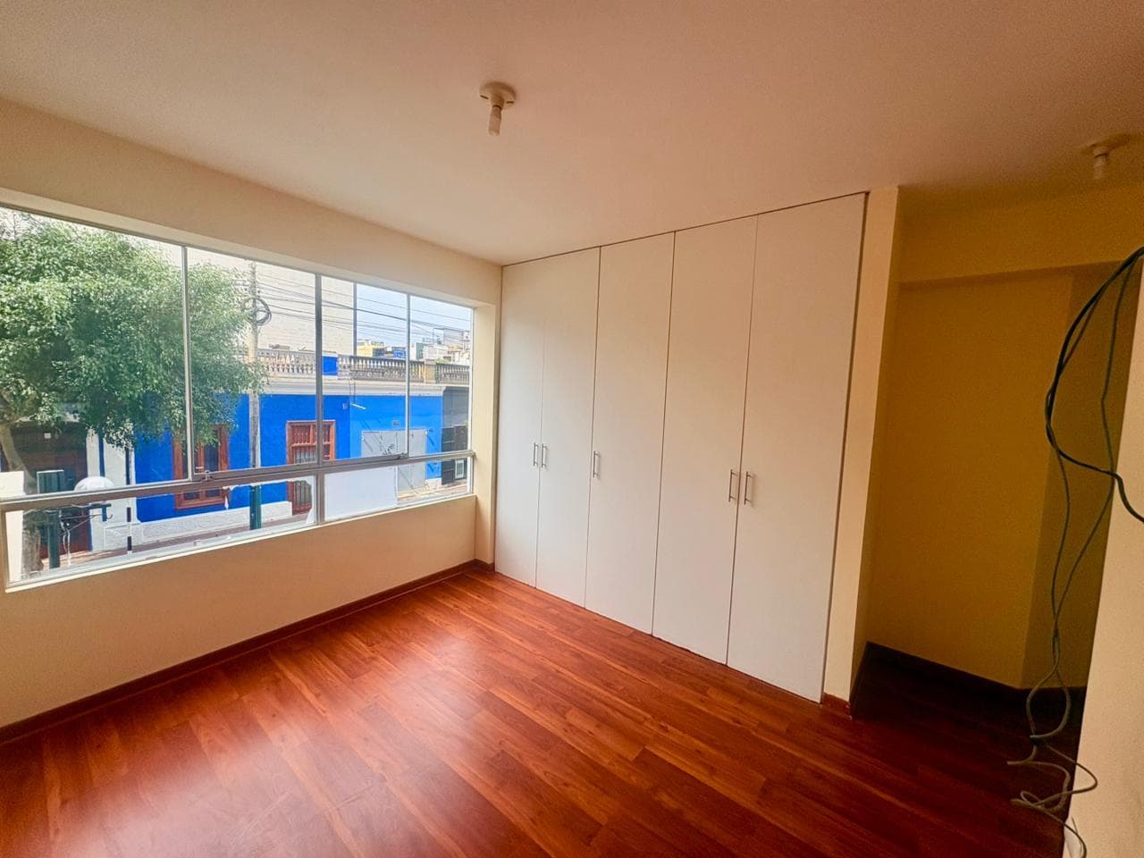 SE ALQUILA DEPARTAMENTO CON EXCELENTE UBICACION - 2