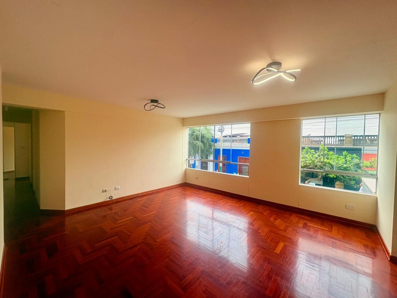 SE ALQUILA DEPARTAMENTO CON EXCELENTE UBICACION - 1