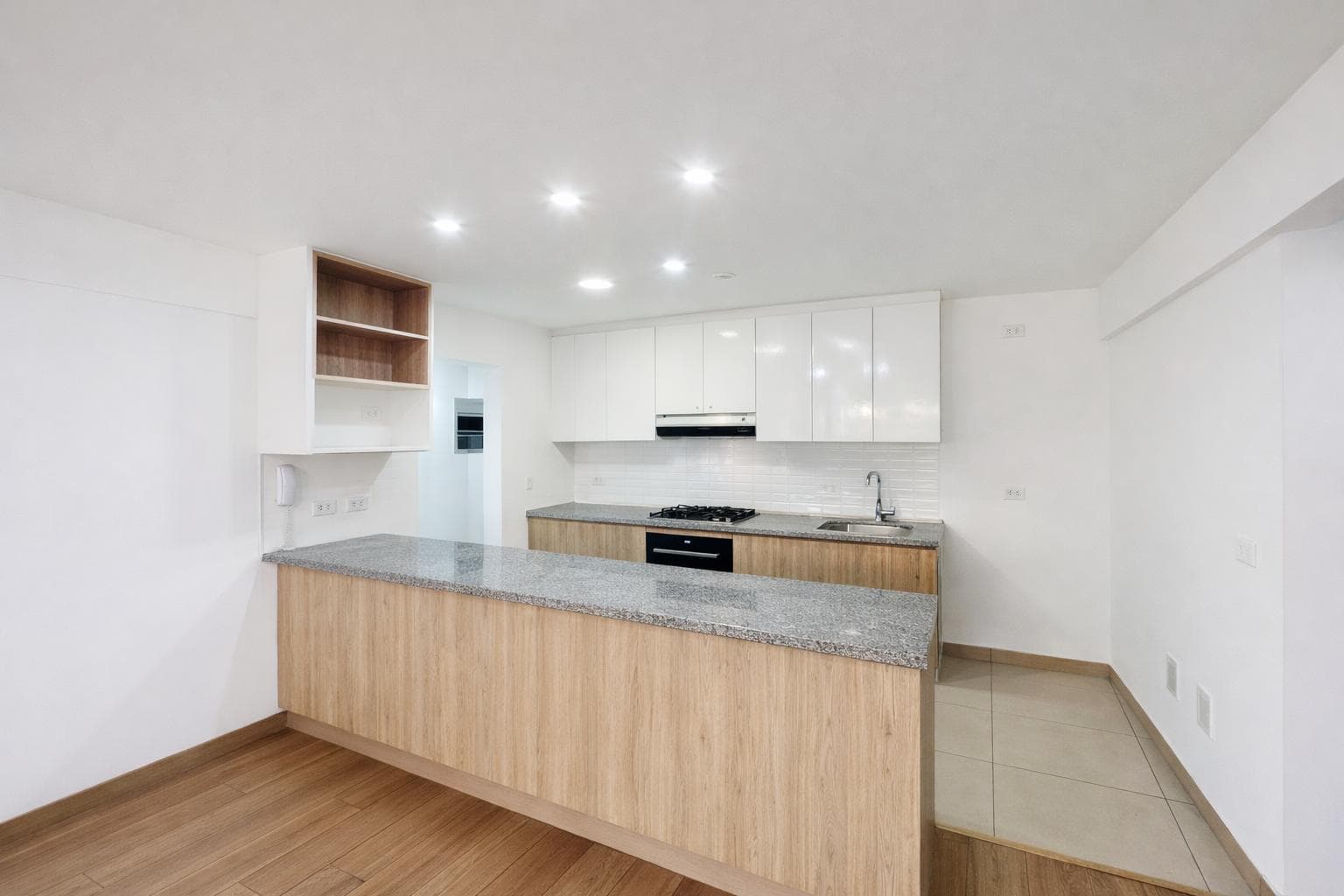 Vendo Departamento Flat en 2do piso en Aurora, Miraflores. - 2