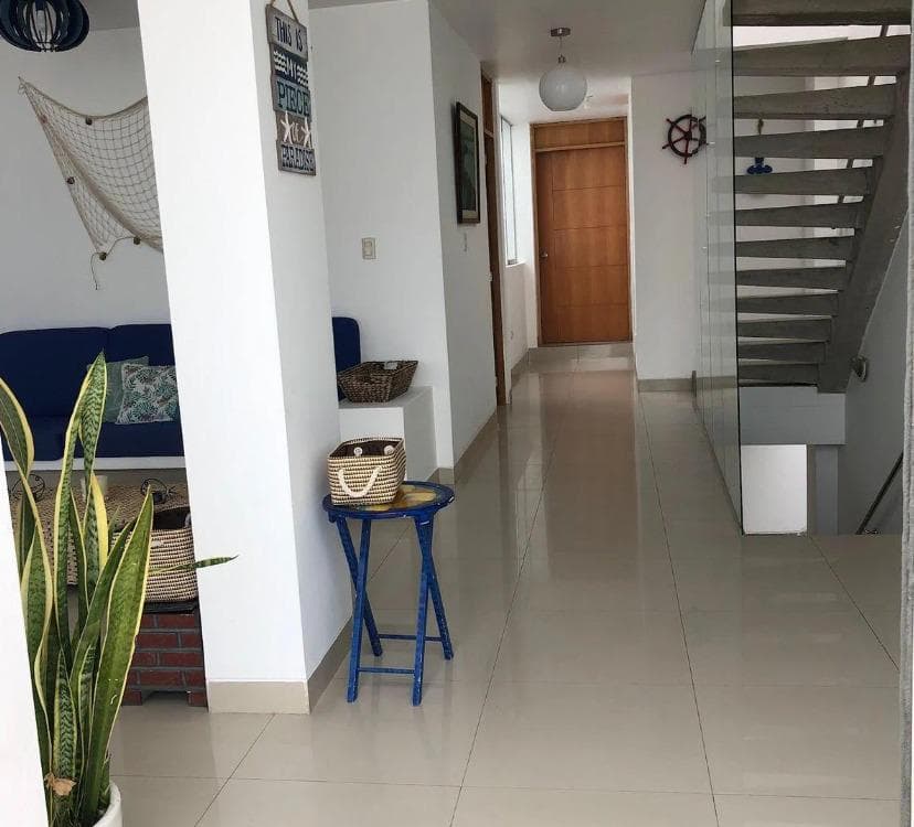 Hermosa CASA de 3 NIVELES - 6 Dormitorios - Piscina - 340m2 - PUERTO FIEL - 2