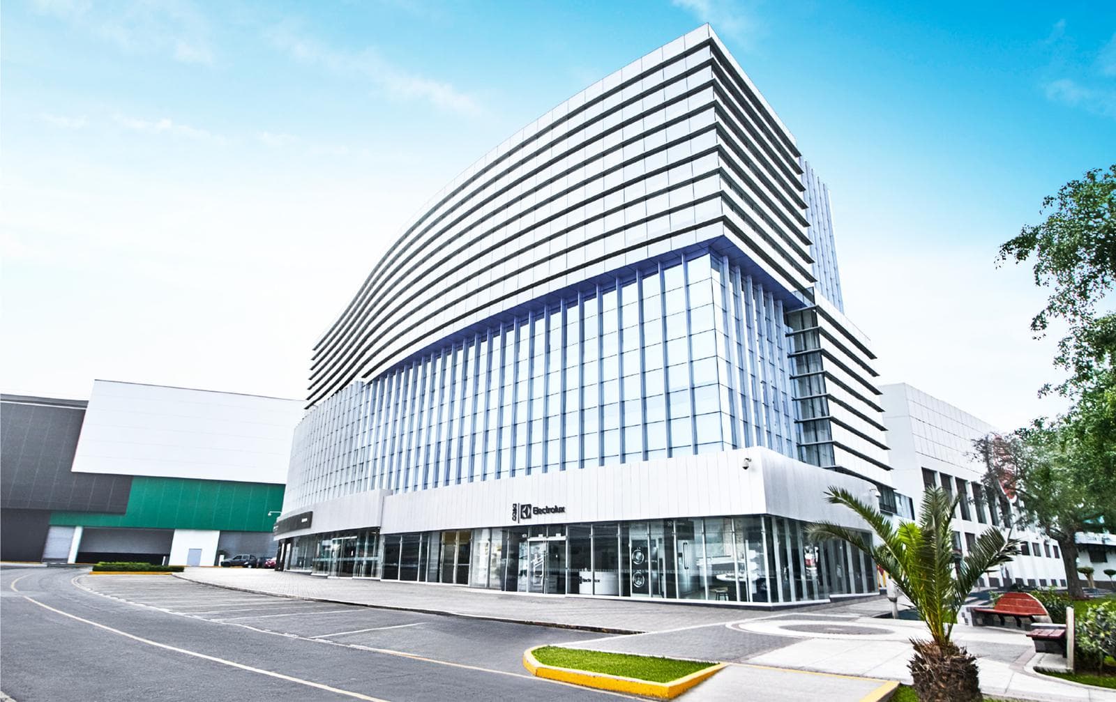 Oficinas Implementadas y en Gris en alquiler - desde 370 m2 - Av. Javier Prado - 1