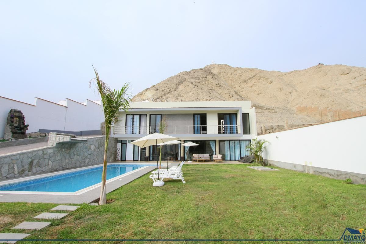 Súper moderna Casa Brenda en CIENEGUILLA - 3 dorm - 6 cocheras - Piscina para 15 personas - 1