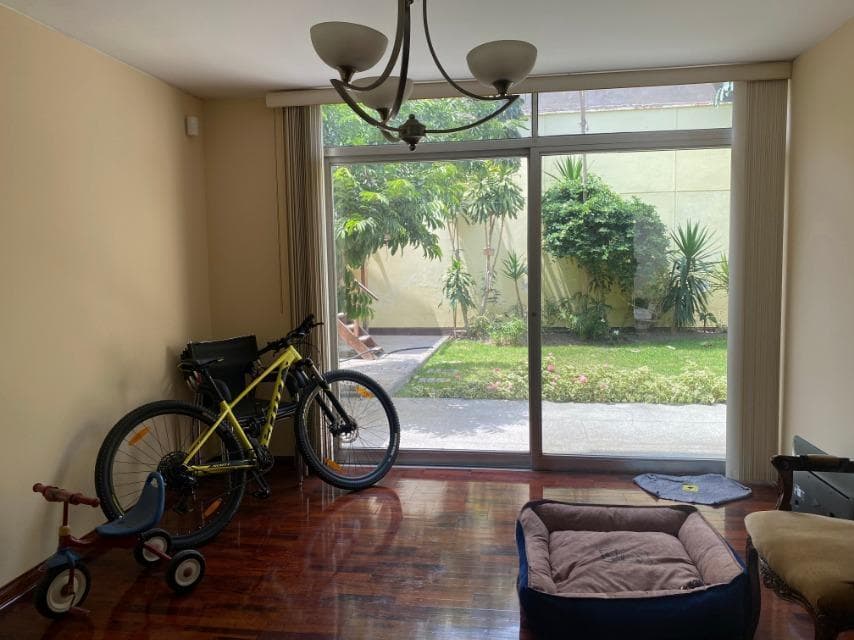 Vendo Linda Casa Fte a Parque, calle Santa Carmen 1, Miraflores - 1