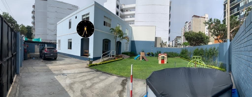 Vendo Linda Casa como Terreno Esquina Calle Bolognesis 4, Miraflores - 1
