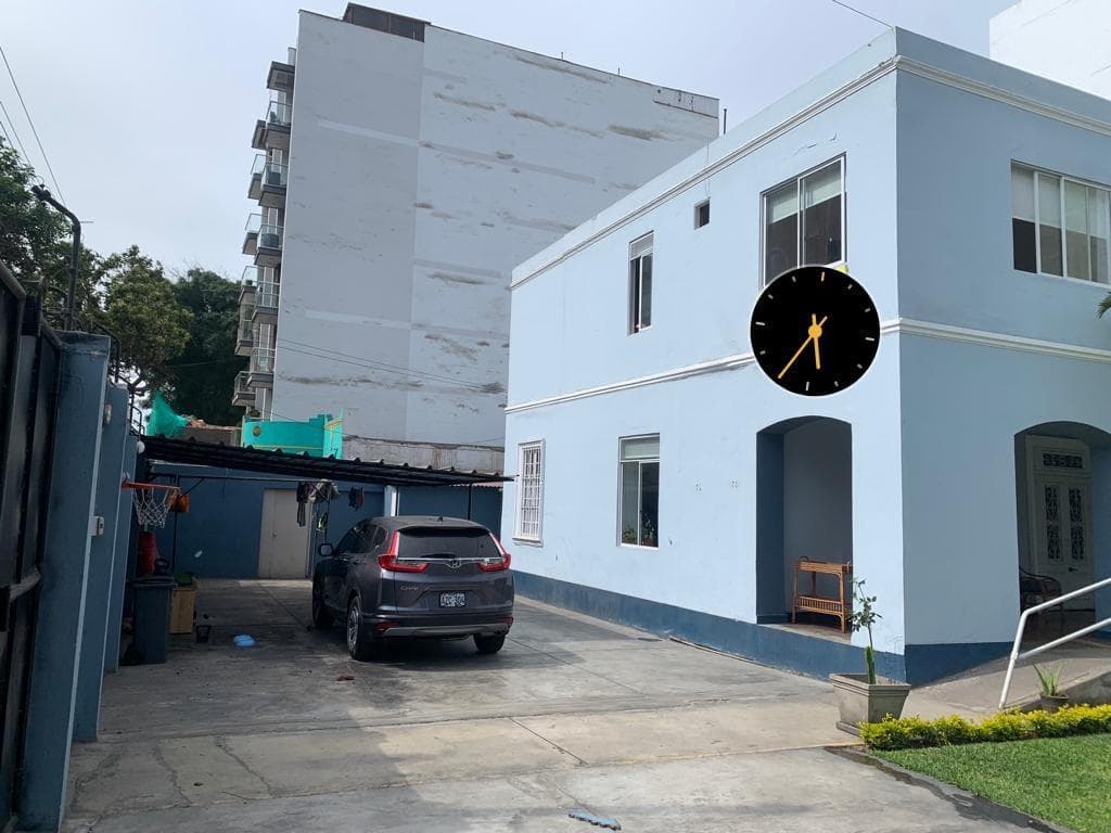 Vendo Linda Casa como Terreno Esquina Calle Bolognesis 4, Miraflores - 2