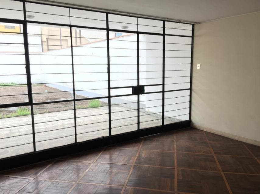 Vendo o Alquilo casa Para Oficina en calle Manuel Gonzales Olaechea 3, San Isidro - 2