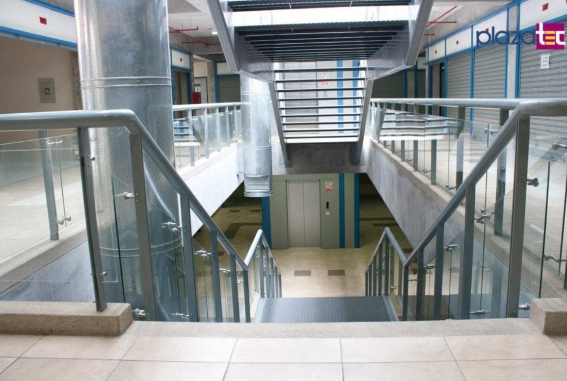 ENCANTADOR LOCAL COMERCIAL EN PLAZA TEC: ¡TU OPORTUNIDAD DE ÉXITO! - 2